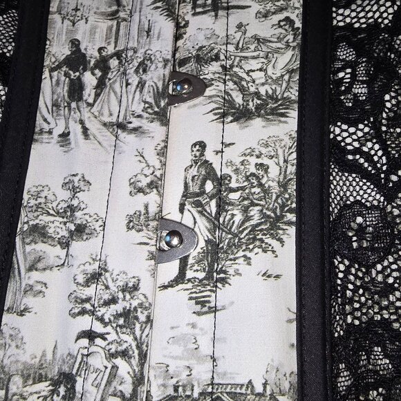 Elegant Black and White Lace Corset - Picture 4 of 8